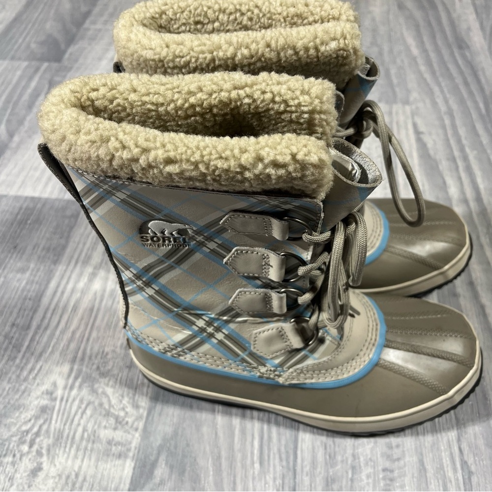 Sorel Grey, Biege, Light Blue and Black Fur-Lined Boots; 8 Women’s - Picture 10 of 12